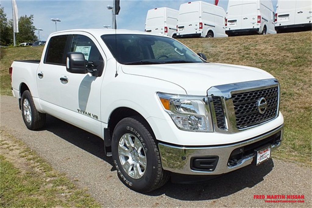 New 2018 Nissan Titan Sv 4d Crew Cab In Akron 5n181075 Fred Martin Nissan 5041